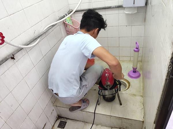 馆陶肥皂掉到马桶里把马桶堵住了怎么办？马桶堵住了怎么办