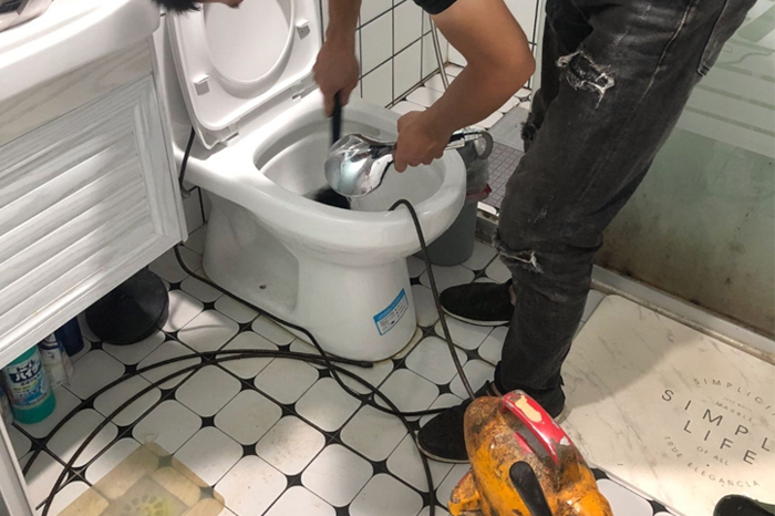 馆陶马桶堵塞自己疏通还是找师傅？专业上门服务让你省时更省心